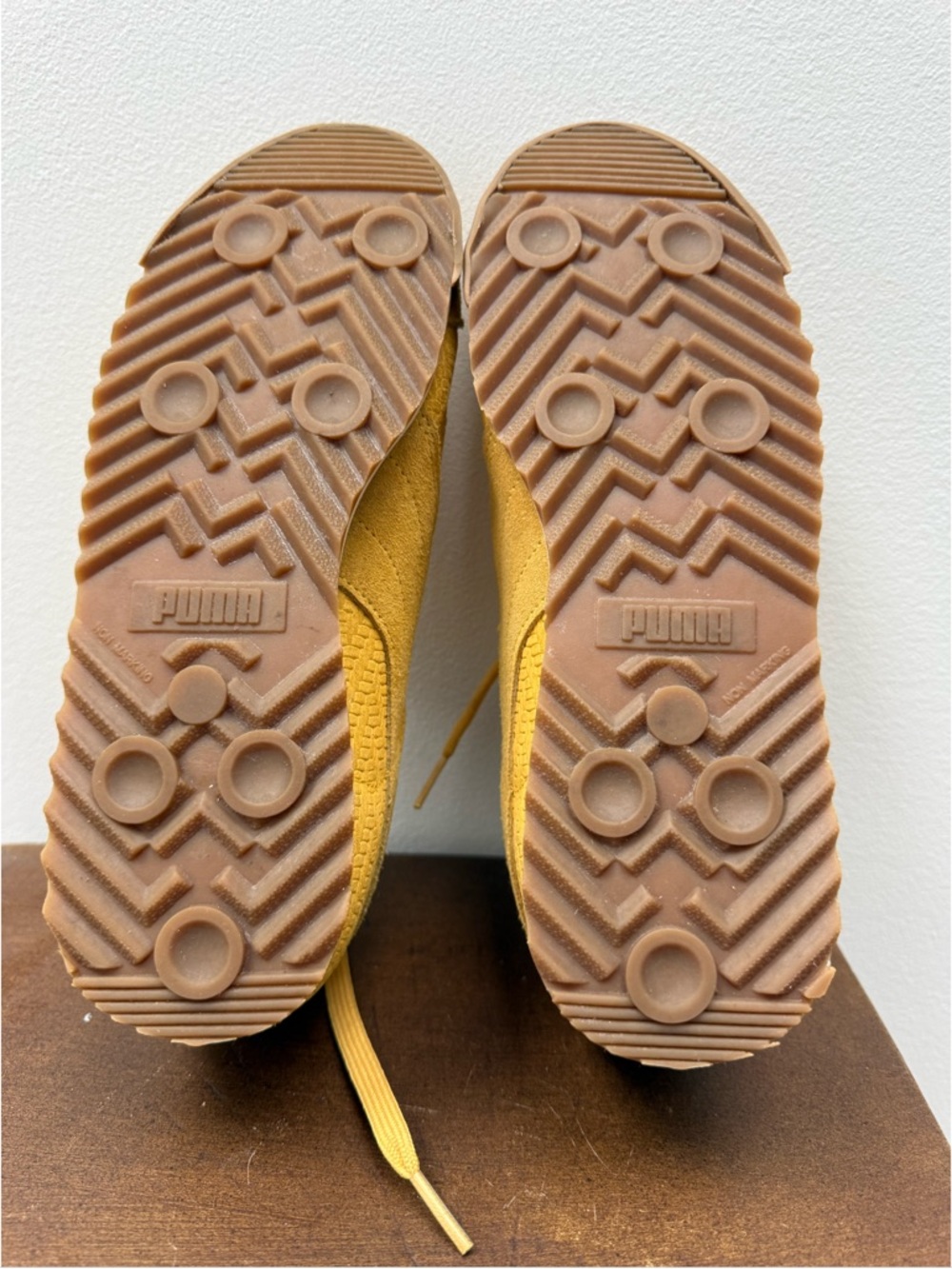PUMA Roma Embossed Yellow Gold Logo Leather Suede Sneakers RARE - Picture 7 of 9